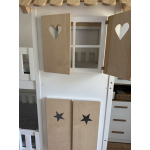 Spielbett mit Dach und Fensterläden aus hochwertigem Massivholz